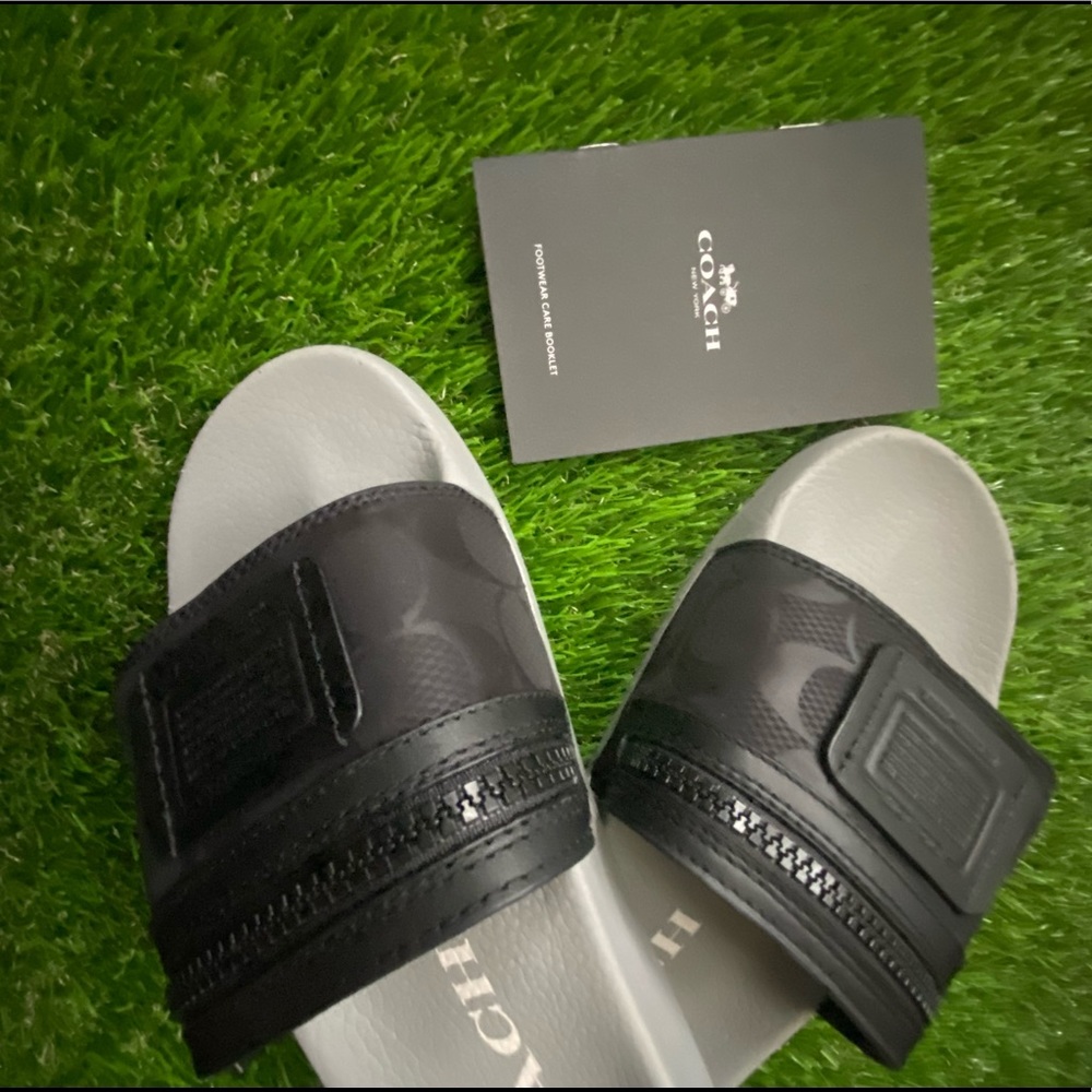 Coach Pocket Pool Slides, Black, 7, New - Picture 4 of 12